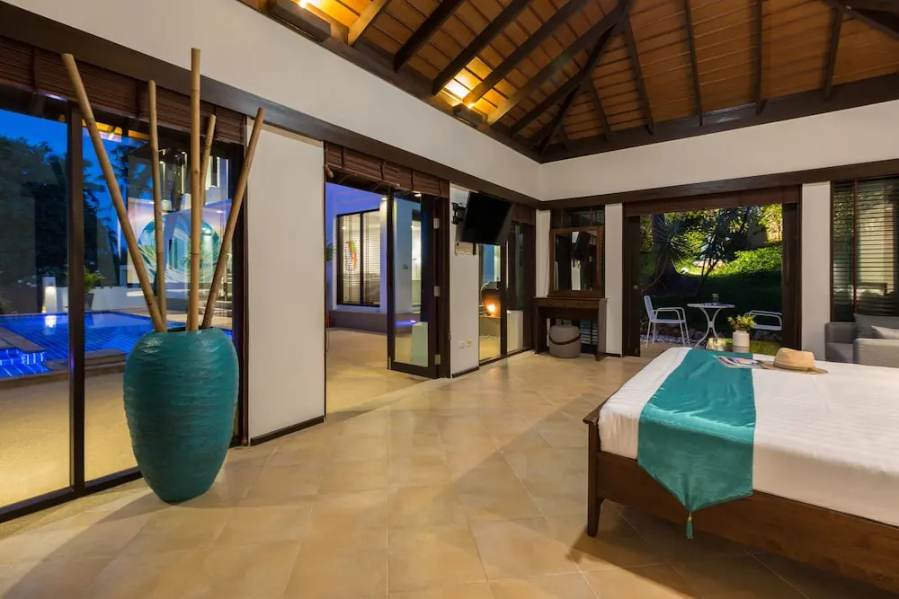 Villa Divina - Stunning Pool Villa 3 Mins Walk to Beach