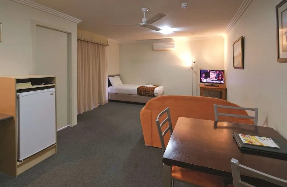 Mandarin Motel