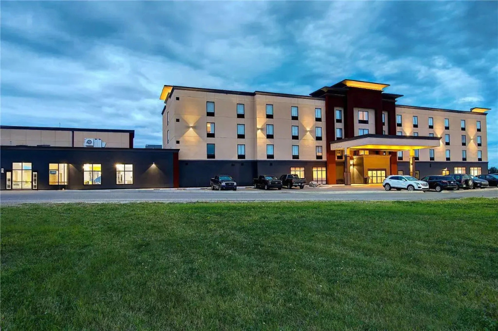 Ramada by Wyndham St Paul AB