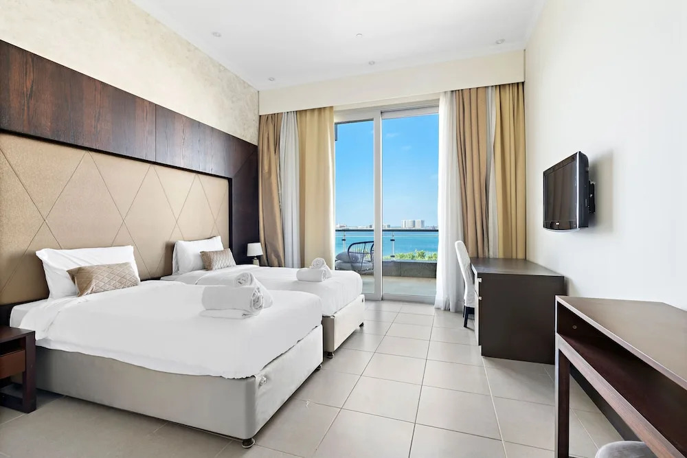WelHome - Deluxe Apartment With Panoramic Sea Views
