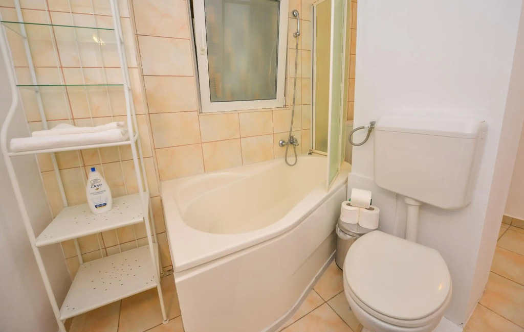 Prime Central Location & Cozy Comfort: Apartments near Sala Palatului