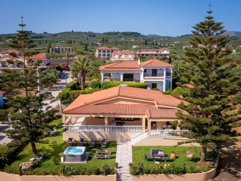 Sea Elegance Villa - On the Beach, by ZanteWize