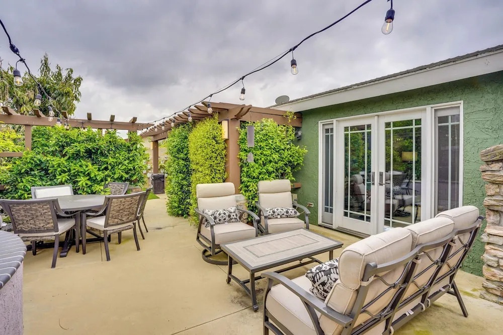Lovely Tustin Home w/ Outdoor Kitchen: 3 Mi to Zoo