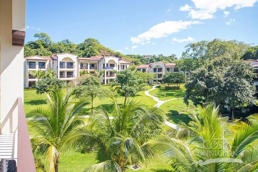 Gorgeous Decorated 2 bed Pacifico Condo