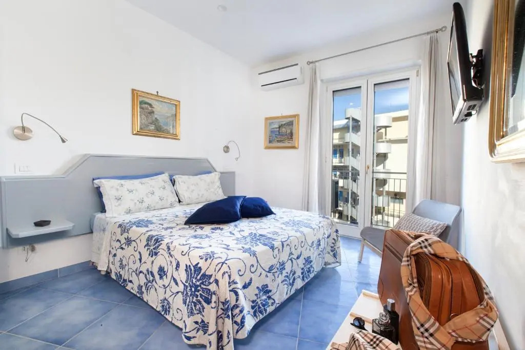 Cafiero Azure Flat