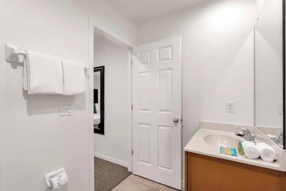 Upstay Spacious 3BR Home w/ Resort Clubhouse Pool