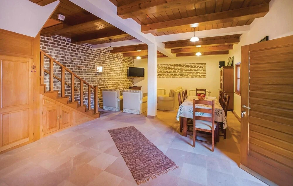 Awesome Home In Tivat