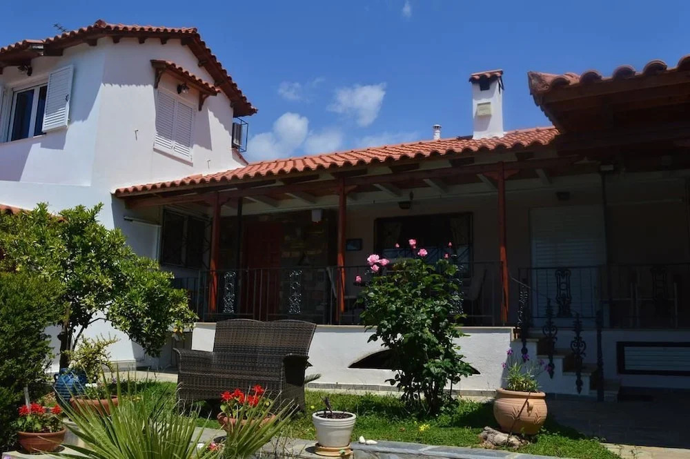 Casa Saronida
