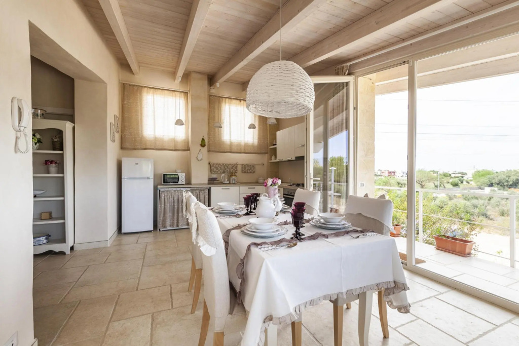 Flat in Villa Reginella with large garden and shared pool just a few minutes from the center of Lecc-Reginella Suite