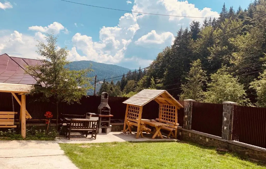 Casa De Sub Munte