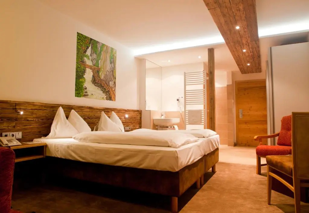Hotel Gasthof Mitteregger -Best place in town with summercard and breakfast