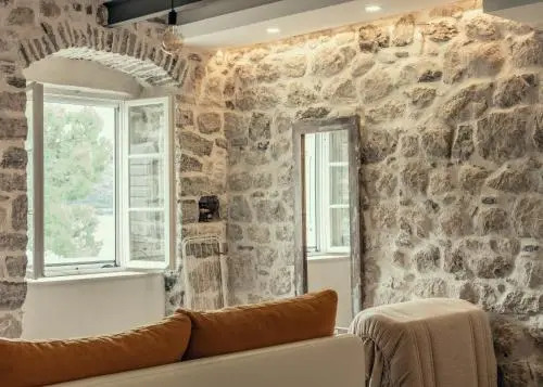 Sunny Port Apartment & Rooms