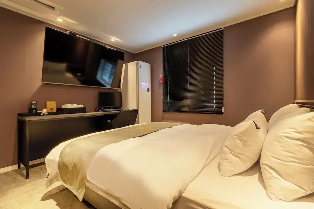 Avenue S Hotel