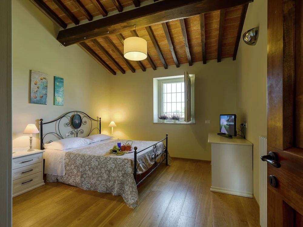 Typical Tuscan Farmhouse With Private Swimming Pool, 900m Away From a Small bar