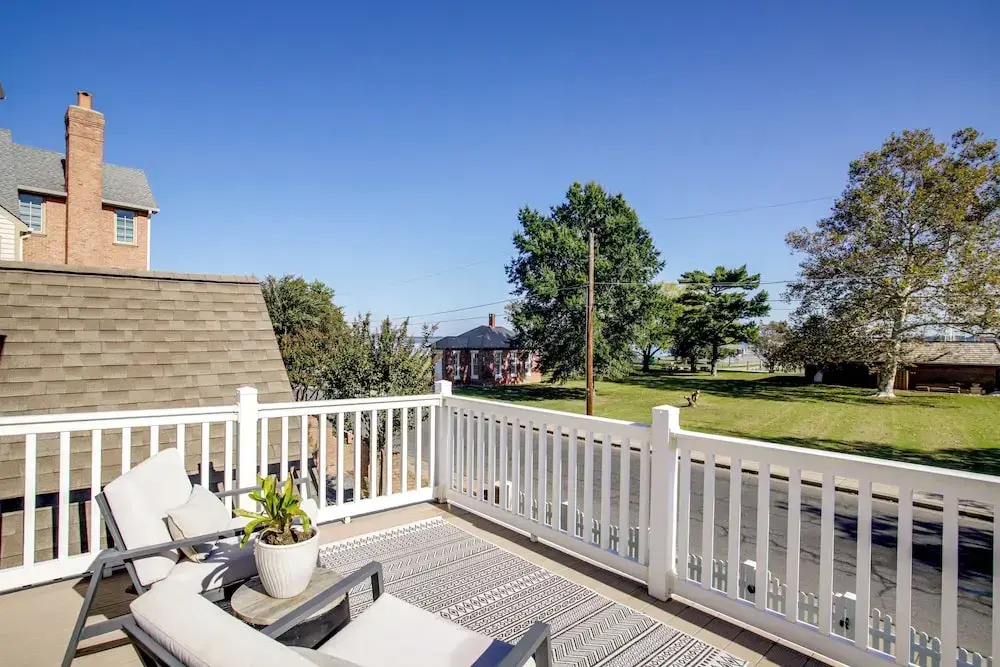 Waterfront Cambridge Cottage: Steps to Marina!