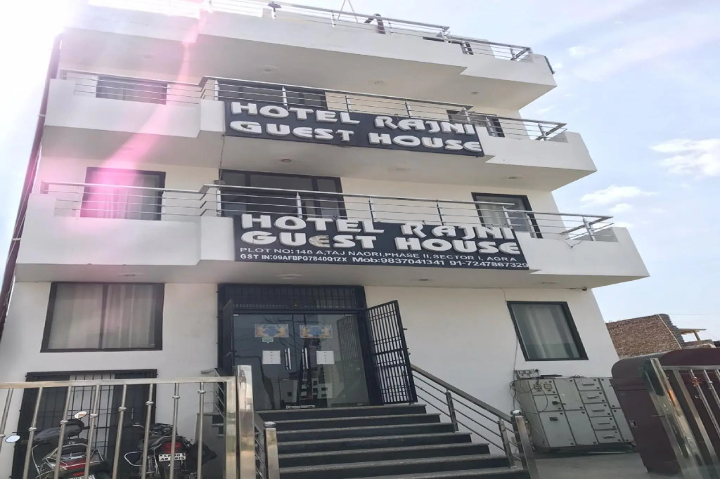 OYO 82544 Hotel Rajni Guest House