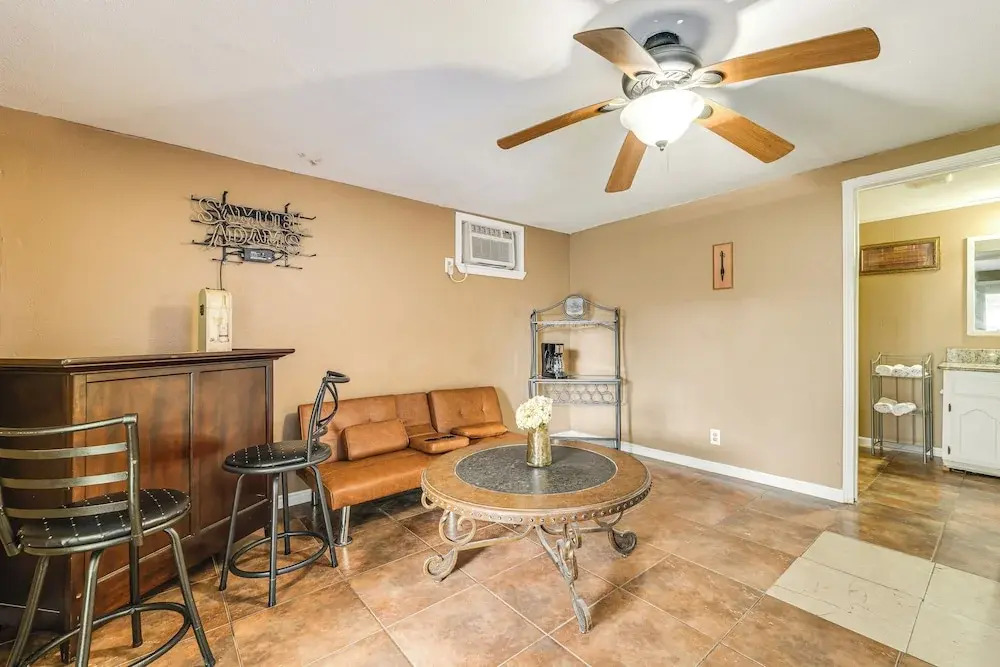 Fire Pit & Grill: Victoria Home Near Downtown