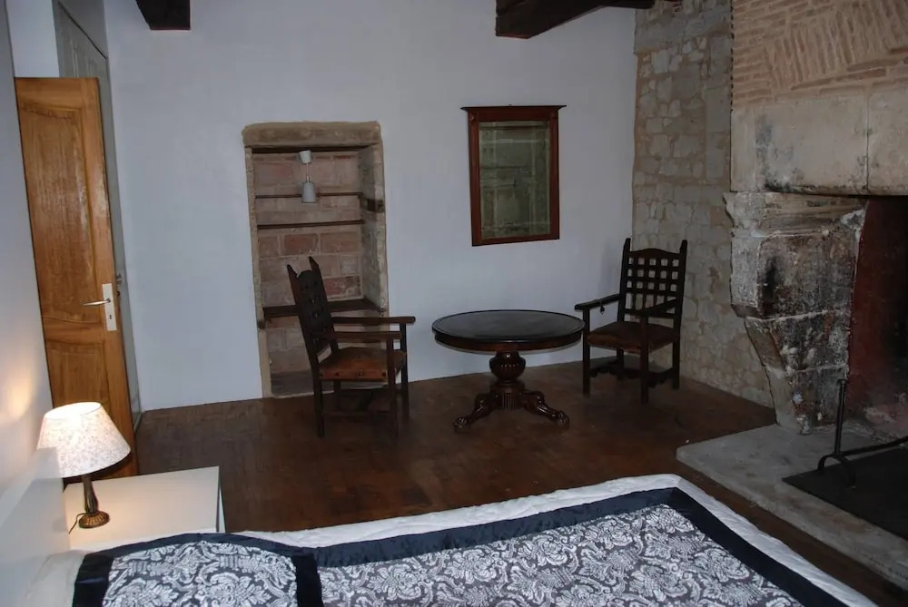 Cottage With Swimming Pool in a Picturesque Village up to 29 People