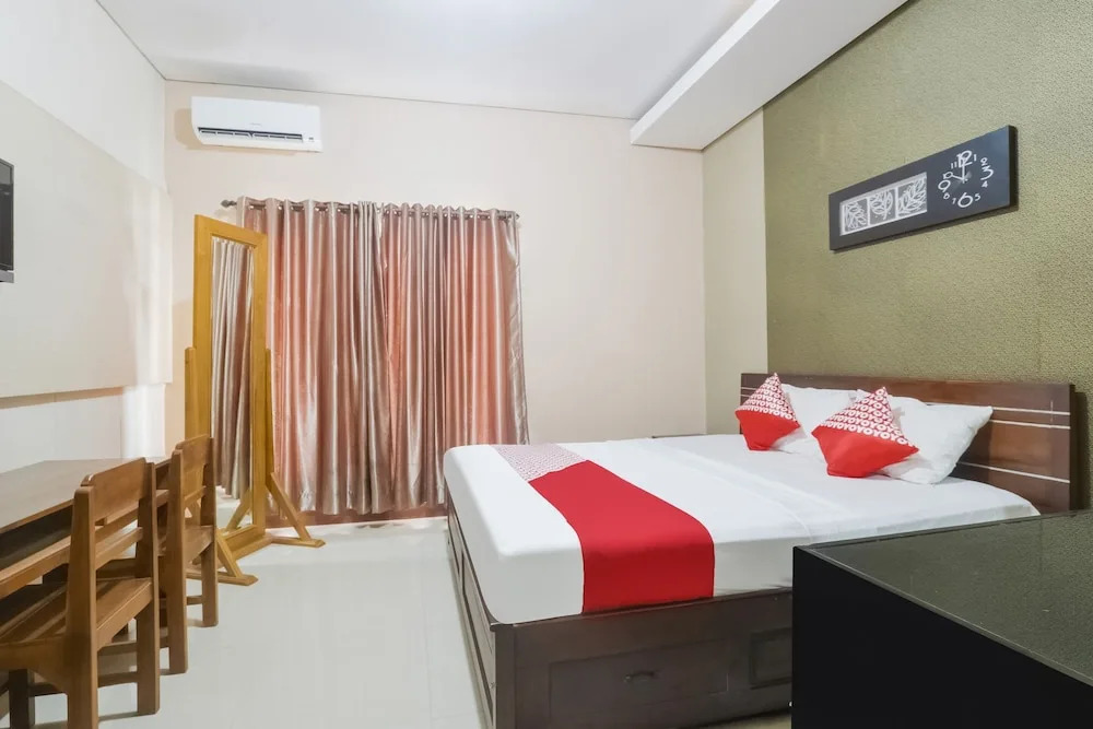 DWaru Homestay Syariah near Jl Slamet Riyadi Mitra RedDoorz