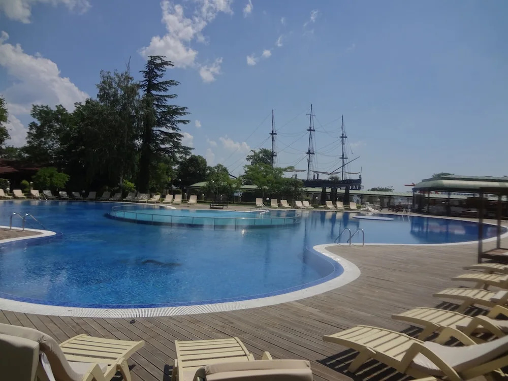 SEAVIEW BG Beach Front Suites