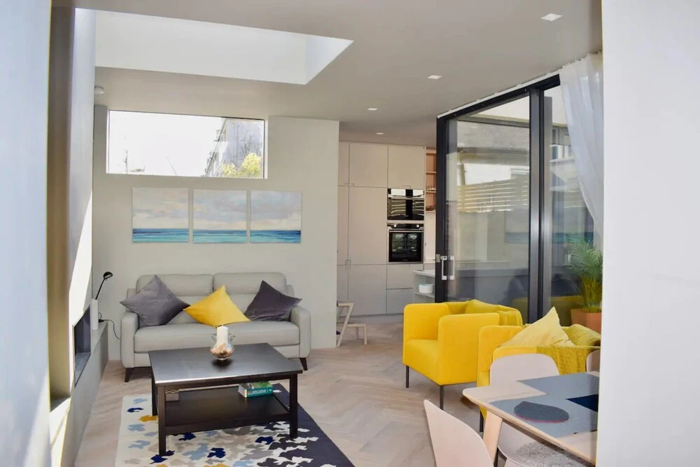 Serene And Modern 2 Bedroom Cottage