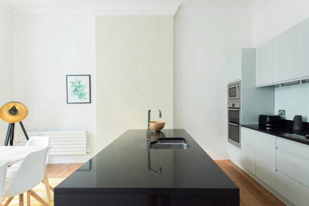 Beautifully designed 3 bed apartment in Bayswater