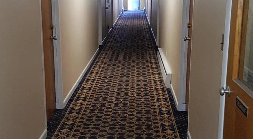 Utica Rest Inn