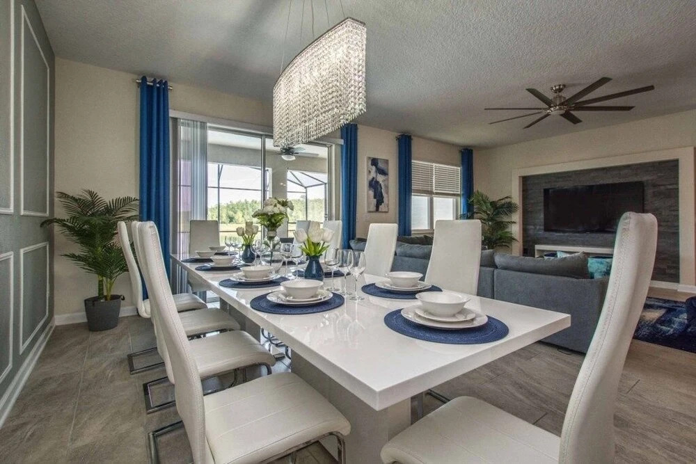 Storey Lake 8 Bed Lake Front Pool & Spa - 1684str 8 Bedroom Home by RedAwning
