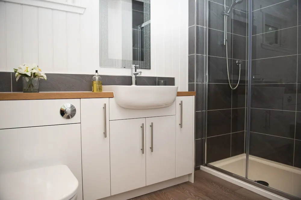 Super King Lodge-sleeps 2-hottub-sea View