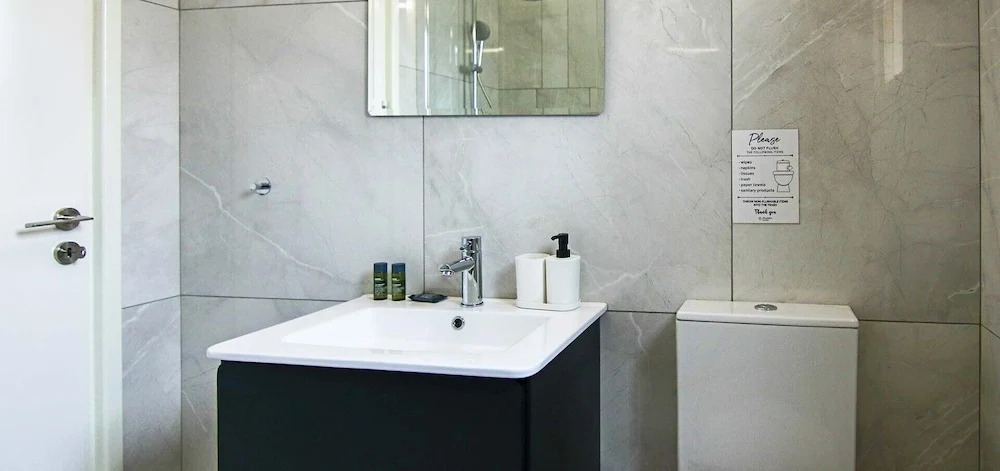 Phaedrus Living: City View Luxury Iras Flat 102