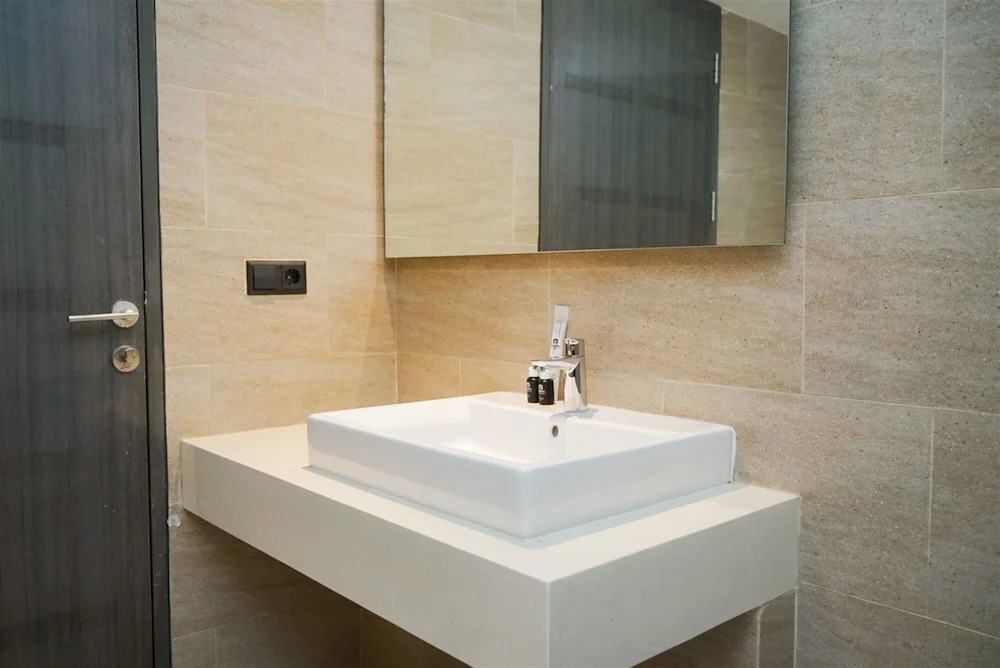 Simply Look Studio Apartment Carstensz Residence