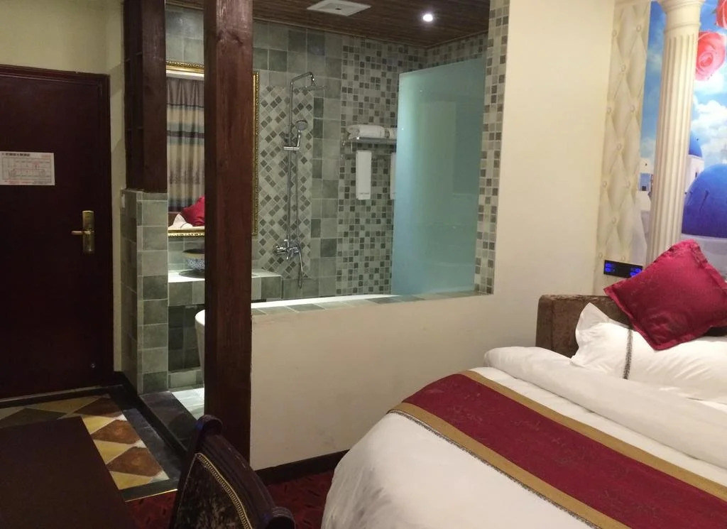 Luzhou Ba Li Nuo Theme Hotel