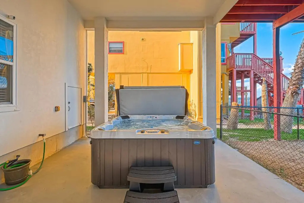 Summertime Near Kemah, Waterfront, Hot Tub, Game, Fishing