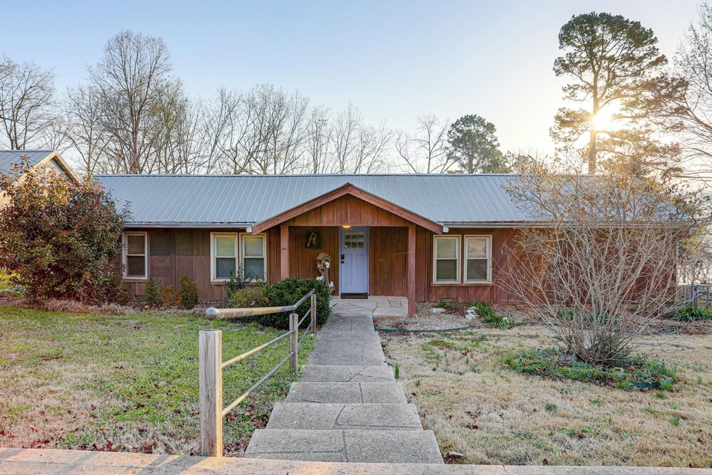 1/2 Mi to State Park! Riverfront Ozarks Retreat