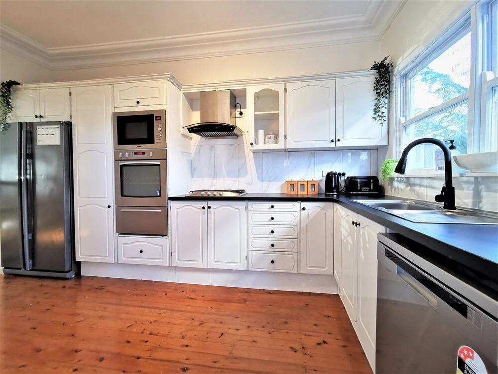 Comfy 4 Bedroms Corner House