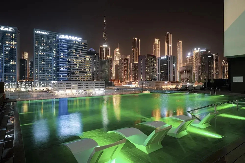 Waves - Premium 1BR Apartment Overlooking Burj Khalifa