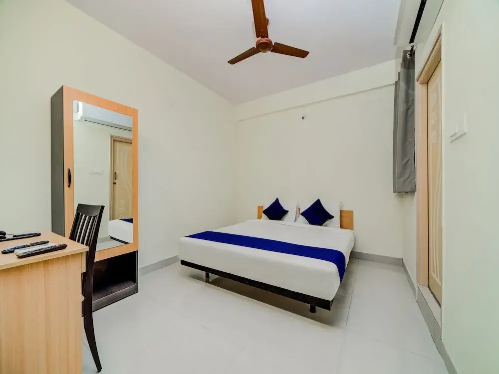 SilverKey Executive Stays 19907 Hafeezpet