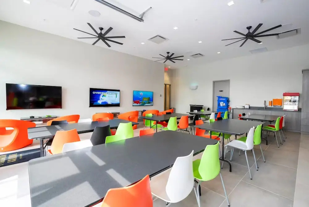 8 Bedroom Themed Rooms Huge Games Room Pool Spa