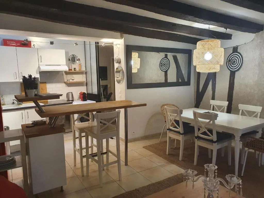 MAISON GÎTE ENTIER EN HYPER HYPER CENTRE AUX COEUR DES HALLES de TOURS de 2 à 7 PERSONNES