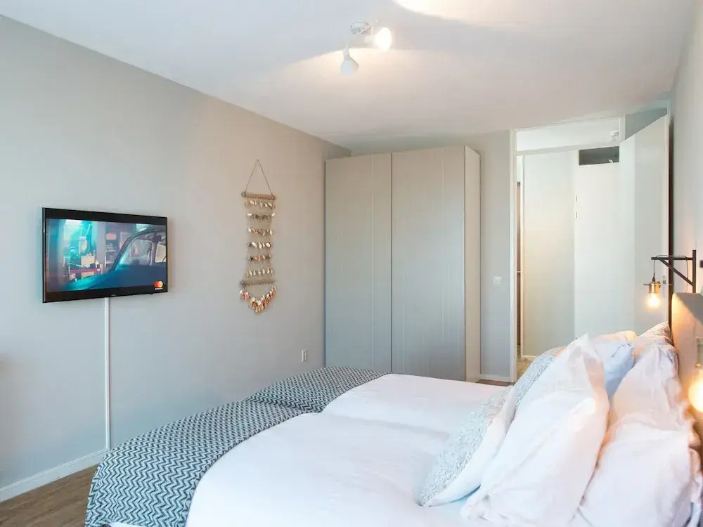 Two Room Apartment Overlooking the Harbor