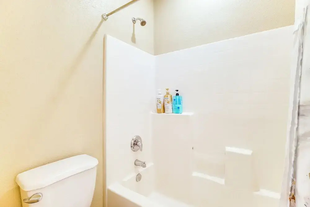 6 Mi to Dtwn Reno: Mtn-view Retreat w/ Fireplace!