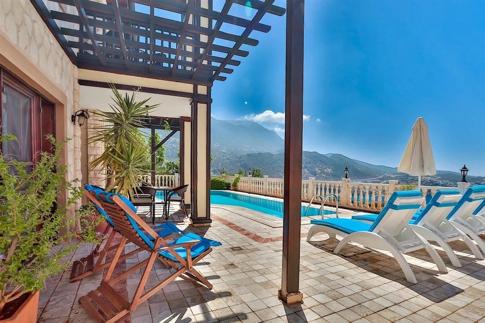 Villa Nefis by Akdenizvillam