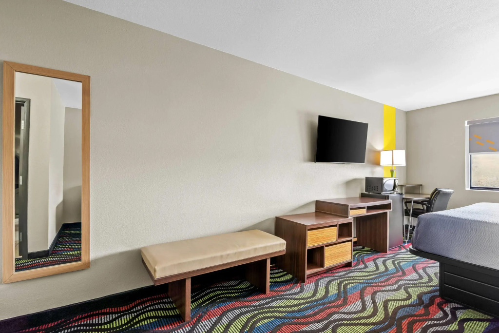 Super 8 by Wyndham Farmington