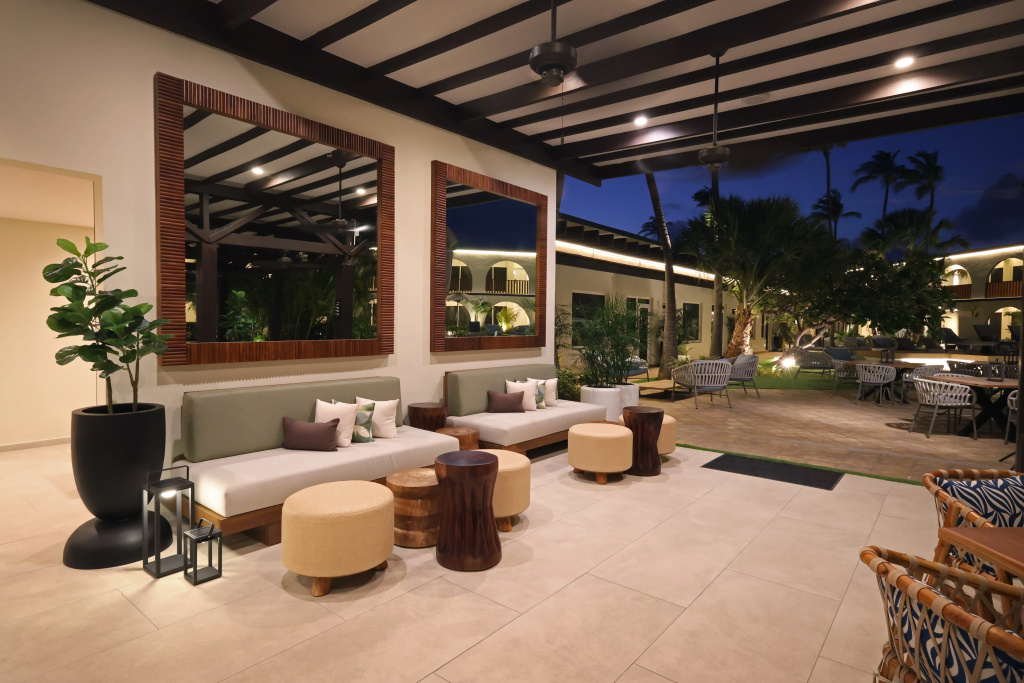 Отель Voco Surfside Aruba 