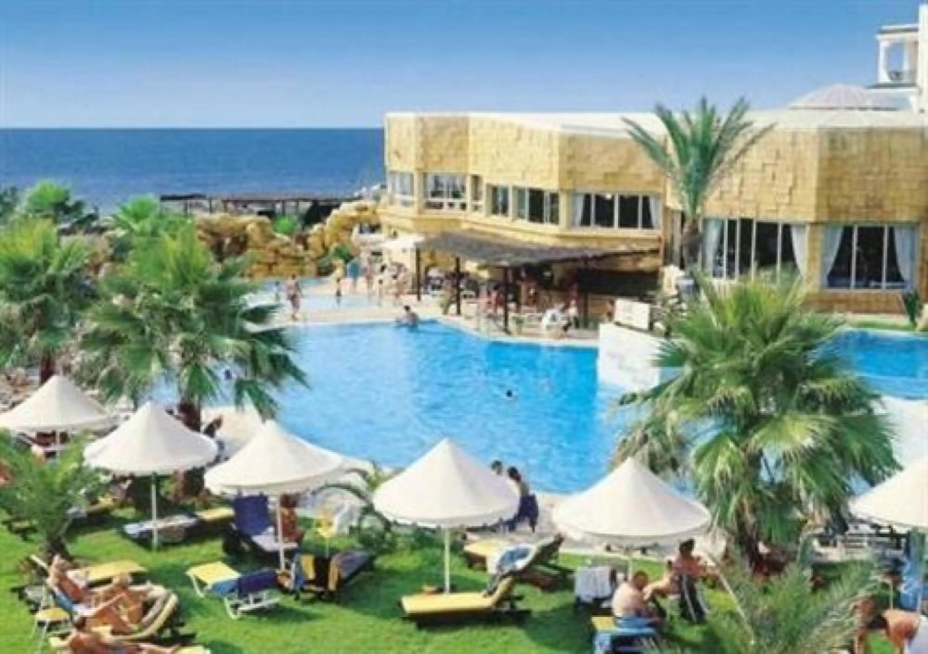 Palmyra Golden Beach Families and Couples