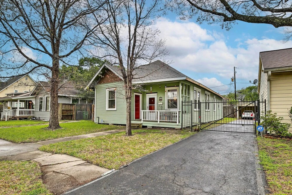 Pet-Friendly Home with Yard 3 Mi to Dtwn Houston!