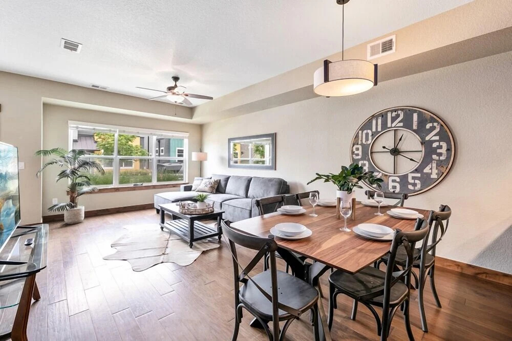 Spectacular Townhome near Breweries and River District!