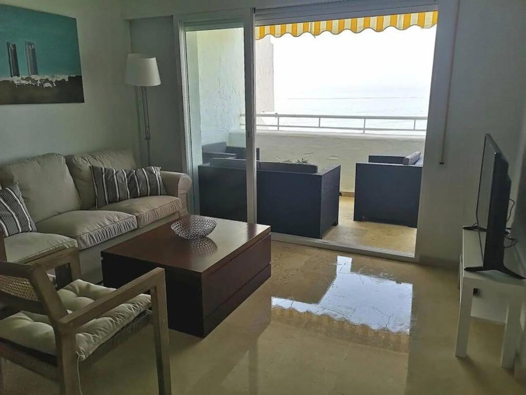 Amazing 3bedroom flat with seafront views & pool by SharingCo