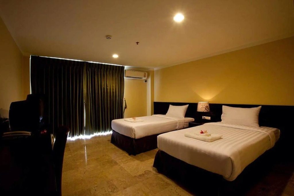 J & Y Lodge Hotel