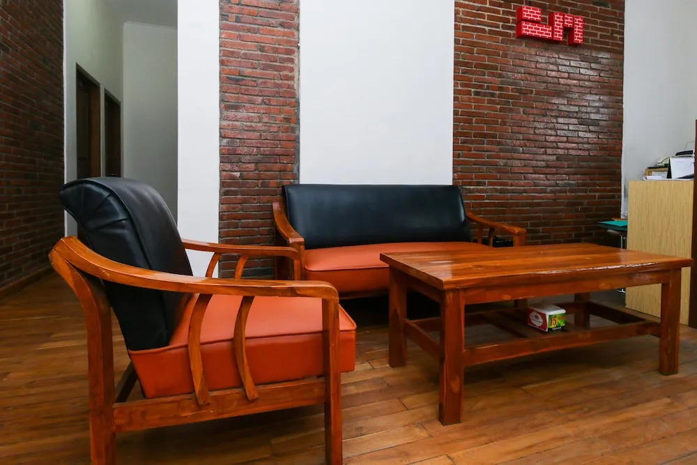 Airy Eco Gunungsari Mawar Putih Batu